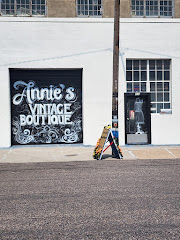 Annie Halls Vintage Boutique logo