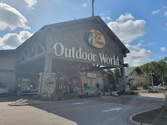 Bass Pro Shops/Cabela’s Boating Center logo