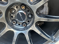 Four Wheels Auto, LLC logo