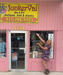 JunkerVals Antiques and Vintage logo