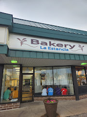 La Estancia Bakery logo