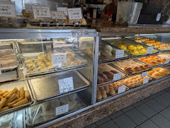 Long’s Family Pastry logo