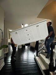 Mack's Moving logo