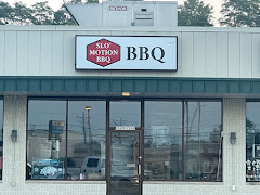 Slo' Motion BBQ-Authentic WIsconsin BBQ Catering logo