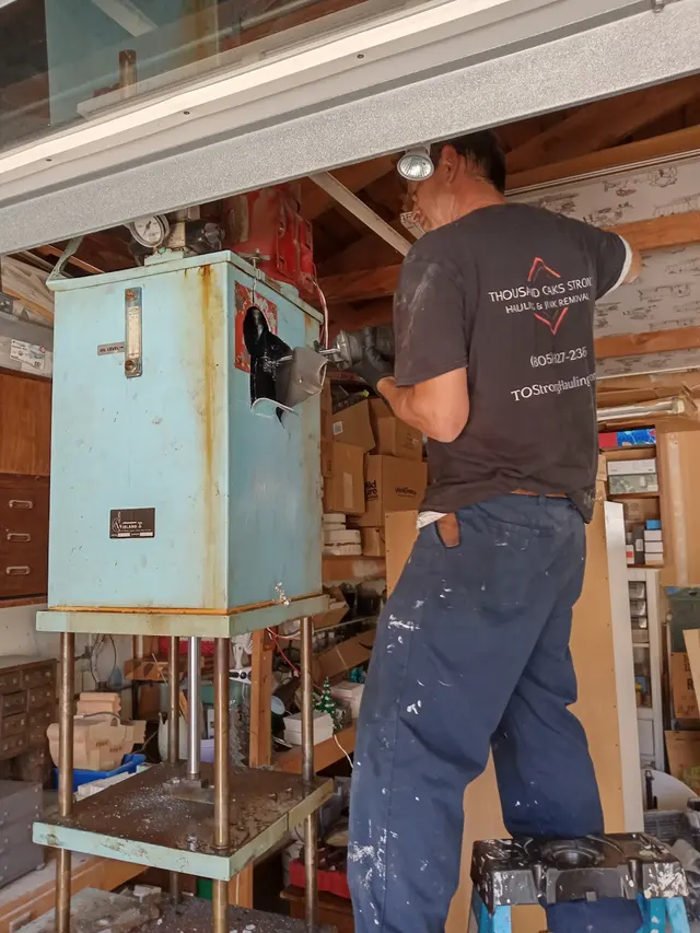 Thousand Oaks Strong Hauling & Junk Removal — photo from the business 3
