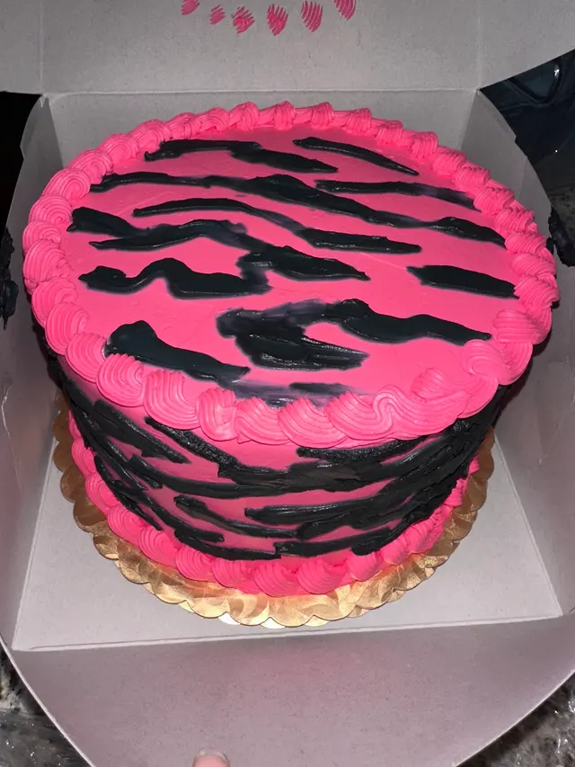 Customer photo of work by Café Esmeralda Cakes & Bakery, from Roxanne Lamas's review