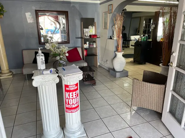 Carlos's Beauty Salon — photo from the business 4