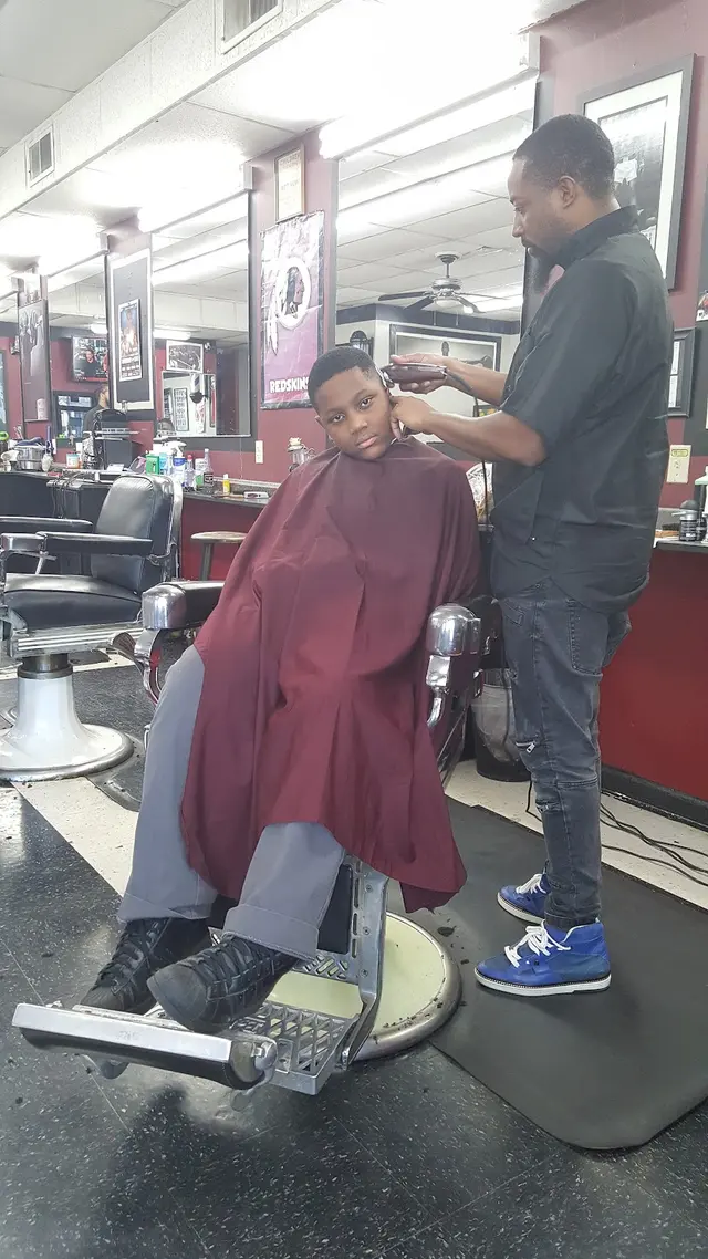 Q's Barber Shop — customer photo 4