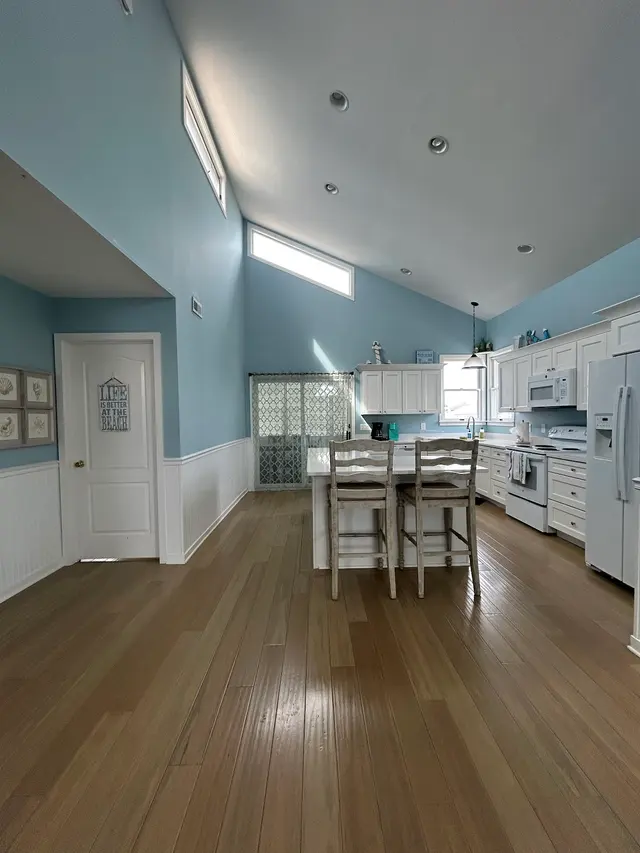 Donna & Lorenzo's Sparkle and Shine Cleaning Service LLC — photo from the business 4