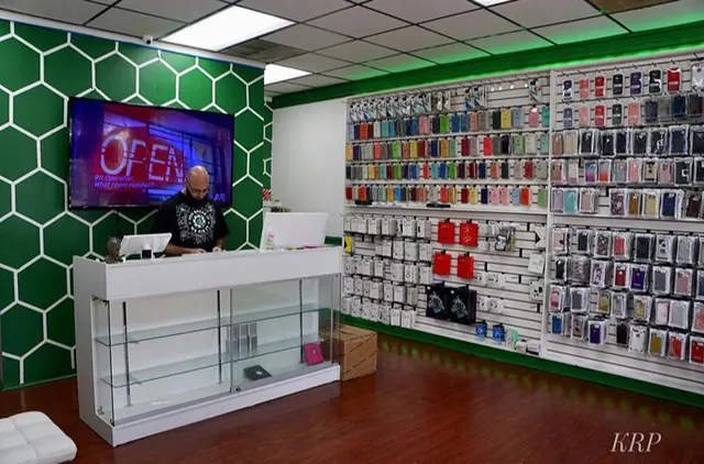 iFixx Phone Repairs — customer photo 3