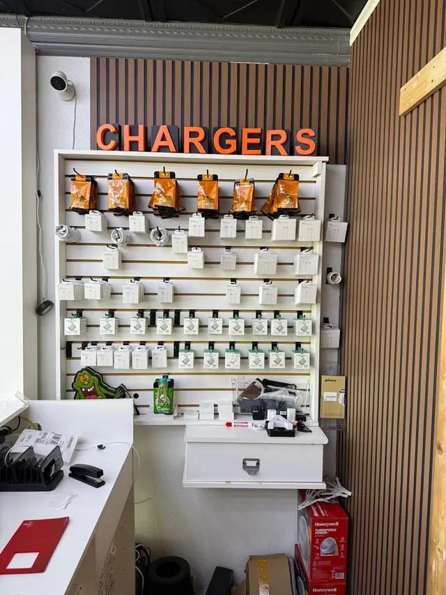 The Phone Plug Cell Phones & Tablets & Computers & MacBook — photo from the business 5