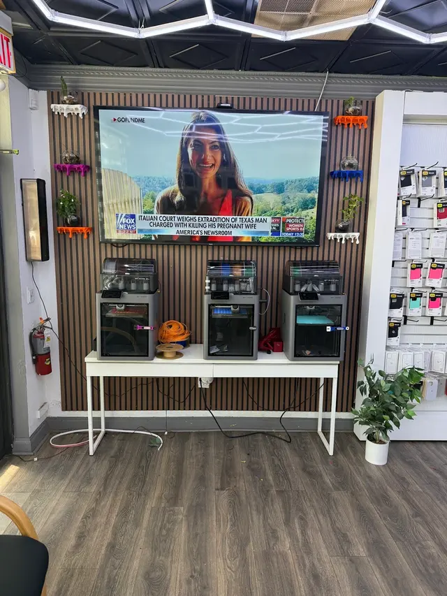 The Phone Plug Cell Phones & Tablets & Computers & MacBook — photo from the business 3