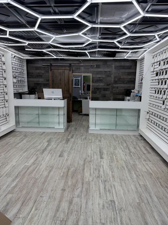 The Phone Plug Cell Phones & Tablets & Computers & MacBook — photo from the business 4