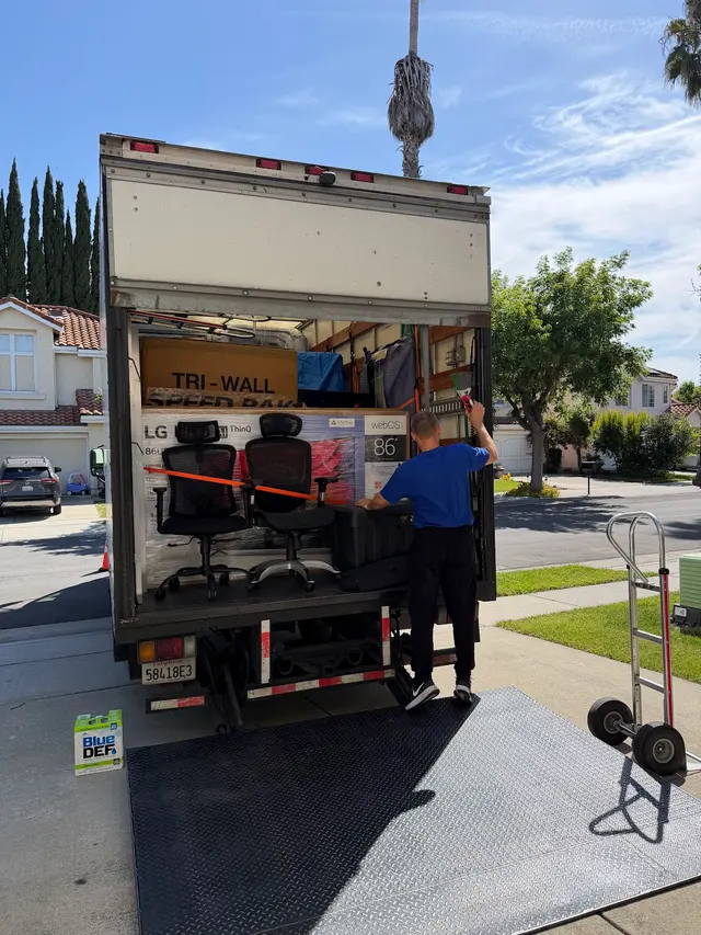 Customer photo of work by Fastruck Moving Company, from Minglei Hua's review