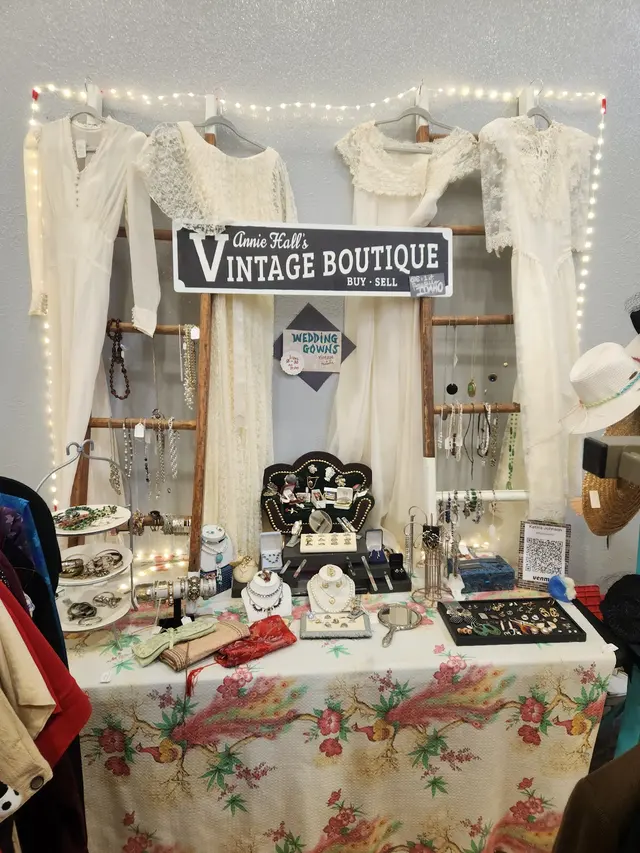 Annie Halls Vintage Boutique — customer photo 12
