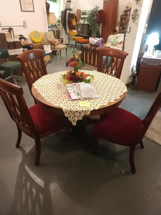 Annie Halls Vintage Boutique — customer photo 3