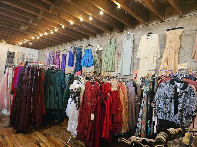 Annie Halls Vintage Boutique — customer photo 4
