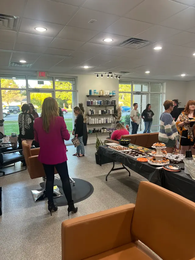 Salon Rogue — photo from the business 9