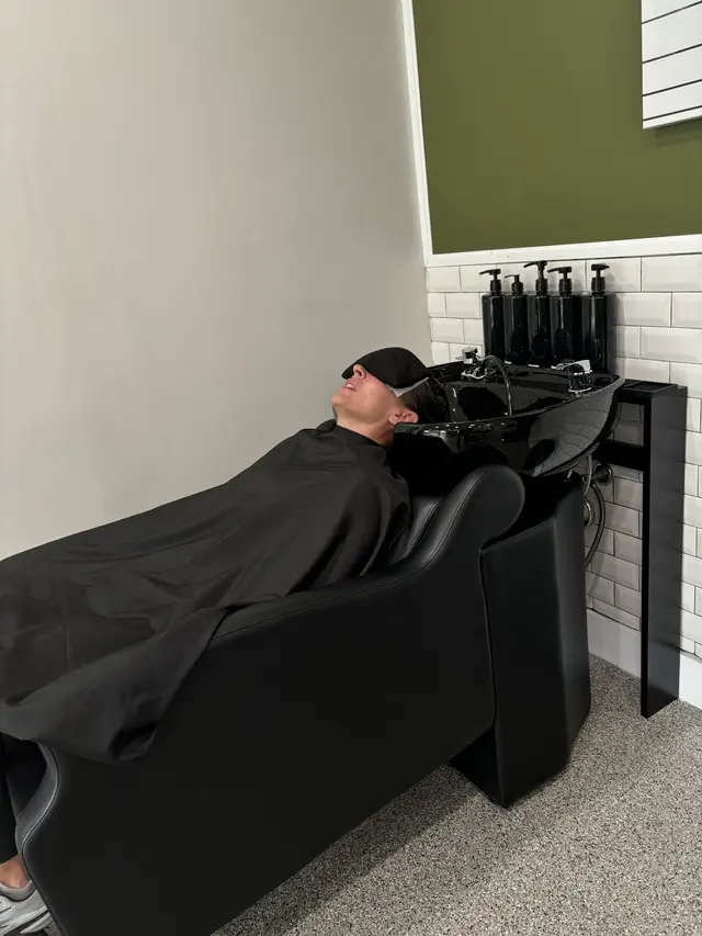 Salon Rogue — photo from the business 12
