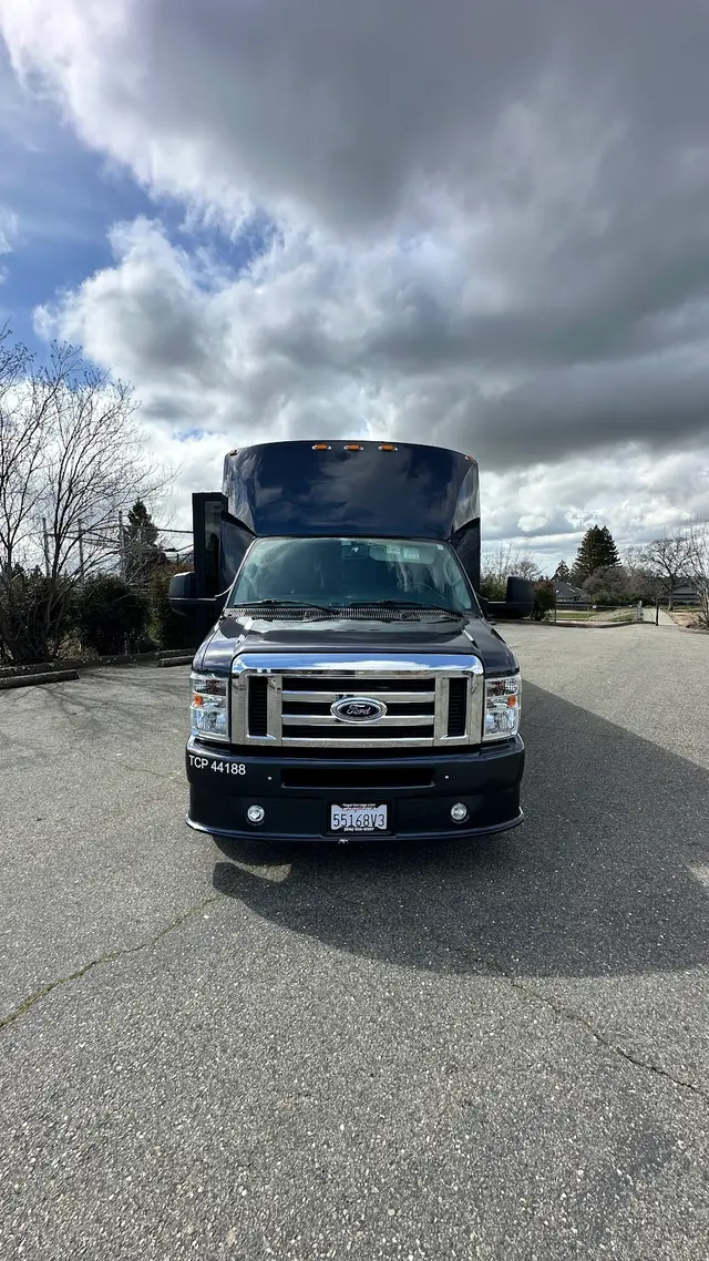Regal Carriage Limousine & Transportation — photo from the business 6