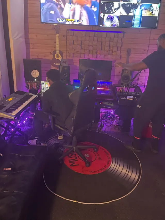 HerBoss Studio — customer photo 1