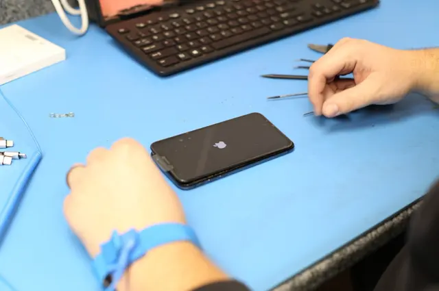 Batteries Plus Phone Repair — photo from the business 8