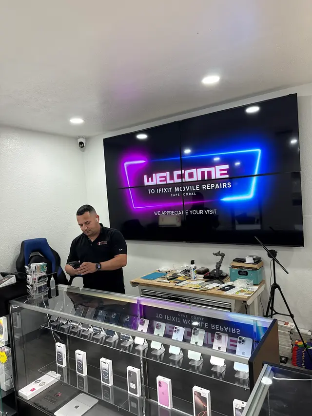iFixit Mobile Shop - Cape Coral FL — customer photo 2