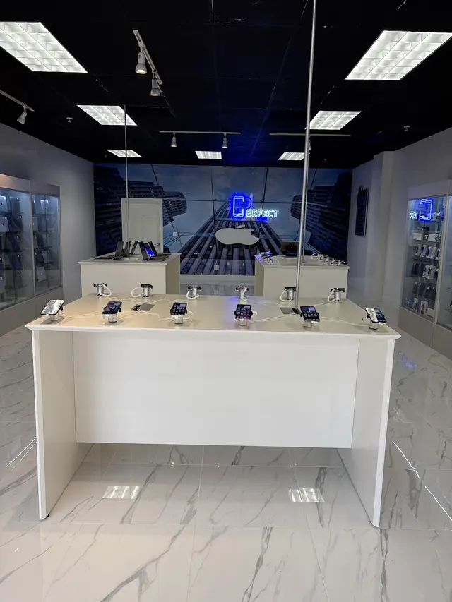 Perfect Phone - Estero (Miromar Oulets) — photo from the business 12