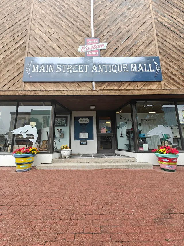 Main Street Antique Mall - Marinette, WI — customer photo 1