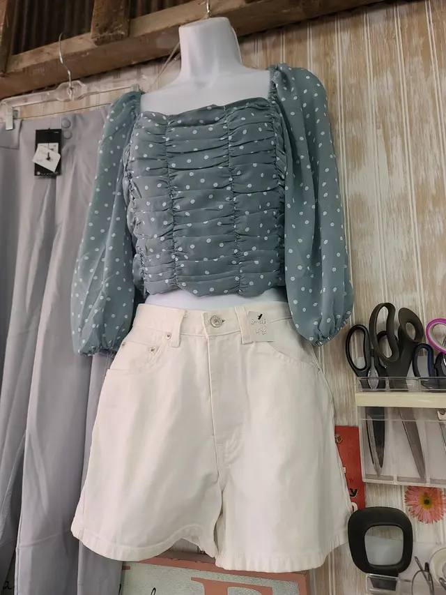 Thrifty Treasures — photo from the business 10
