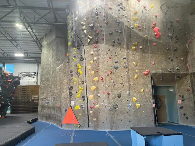Hangar 18 Indoor Climbing Gym - Riverside — customer photo 2