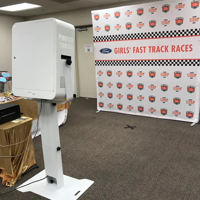 Hello Flashy Photo Booth — photo from the business 10