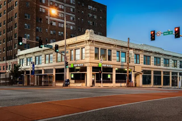 H&R Block — photo from the business 11