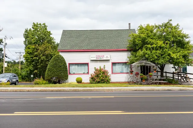 Nashua Flower Shop — photo from the business 11
