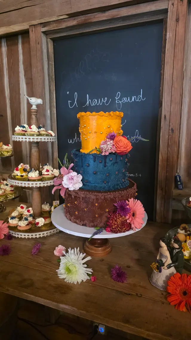 Customer photo of work by C'est La Vie Cakes, from melissa rettig's review