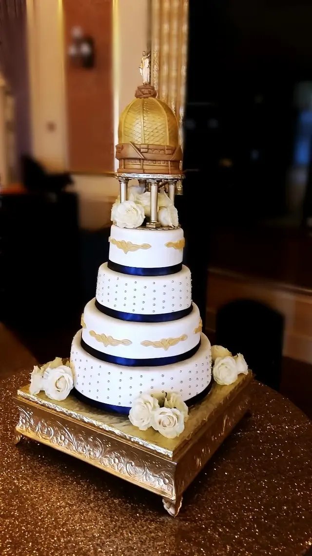 C'est La Vie Cakes — photo from the business 12