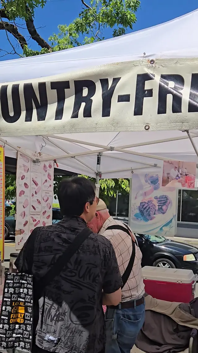 Milwaukie Farmers Market — customer photo 4