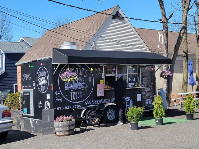 Seymour's Food Truck Halal — customer photo 1