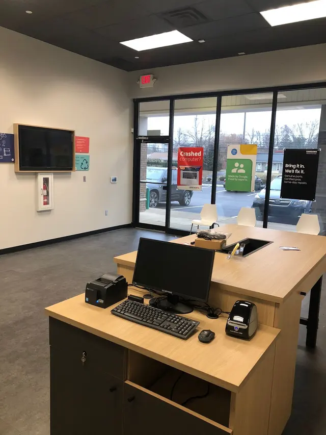 uBreakiFix - Phone and Computer Repair — photo from the business 2