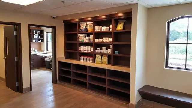Southern Pearl Veterinary Hospital — photo from the business 10