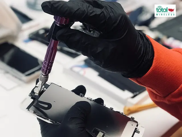 Cellphone Repair by Simple Mobile — photo from the business 7