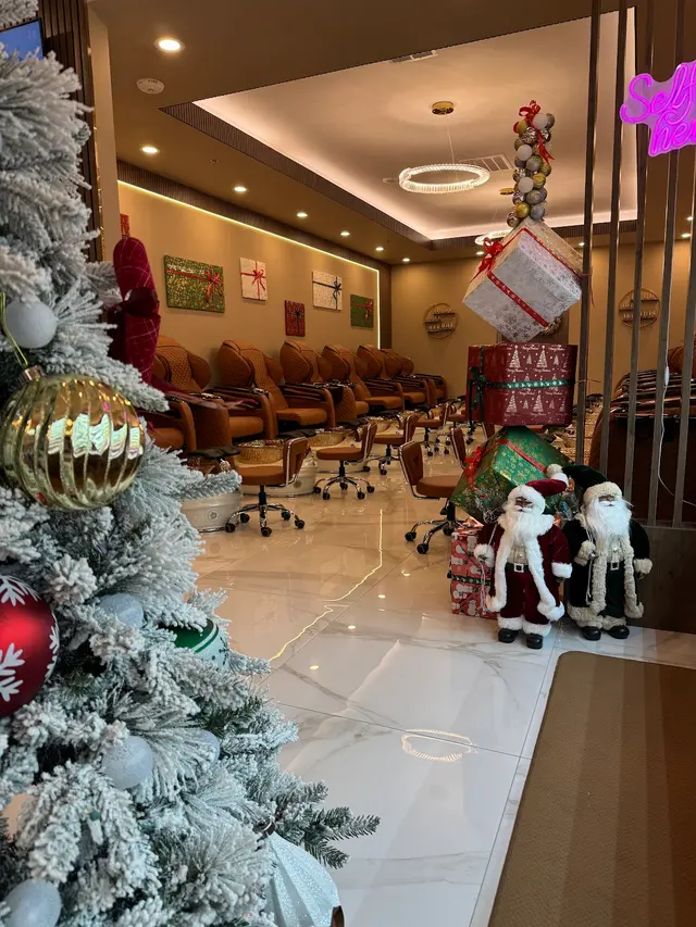 Selfie Nail Spa — photo from the business 8