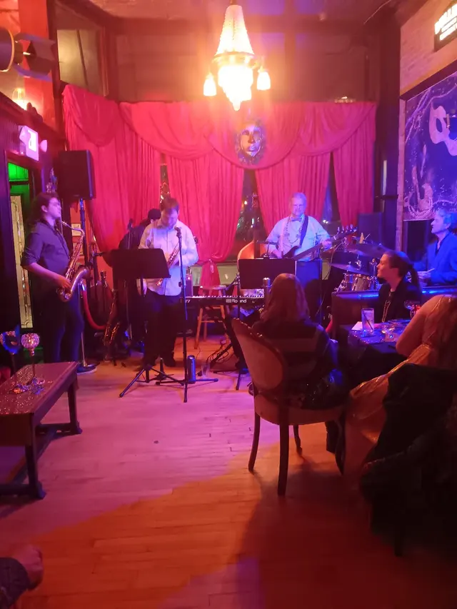 Steamers Riverfront Pub — customer photo 3