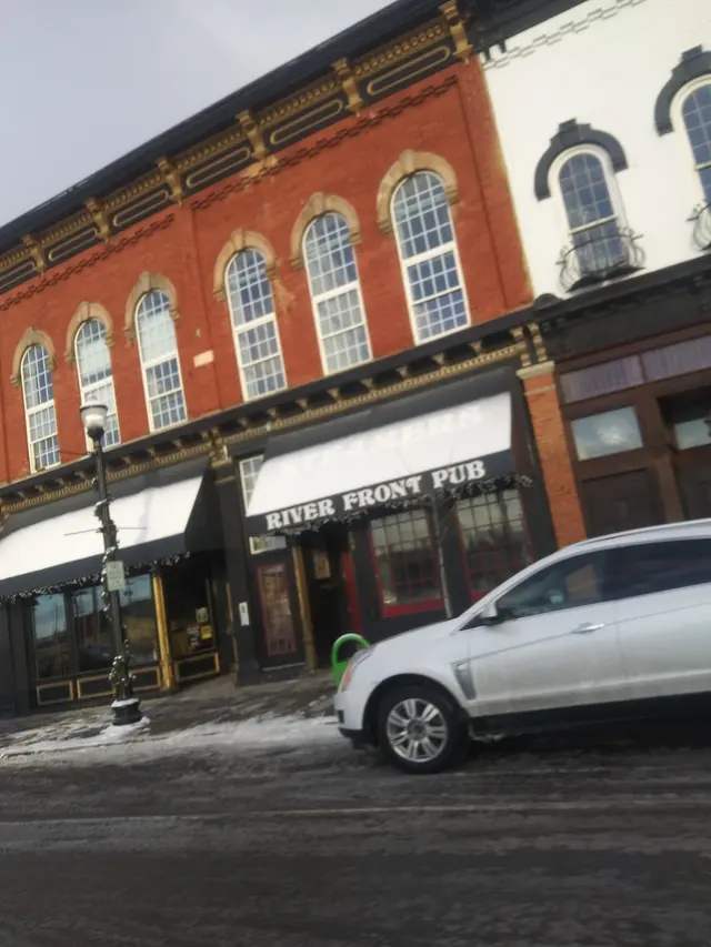 Steamers Riverfront Pub — customer photo 9