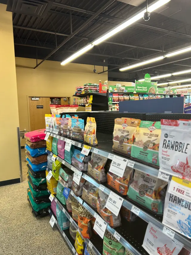 Chuck & Don's Pet Food & Supplies — customer photo 3