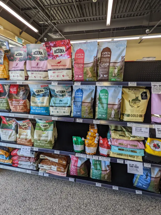 Chuck & Don's Pet Food & Supplies — customer photo 5