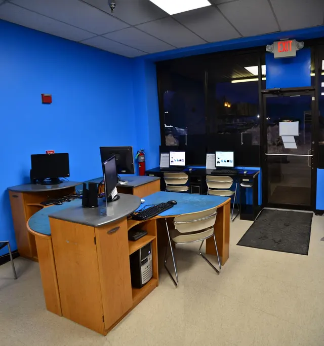 PC Warehouse — photo from the business 2