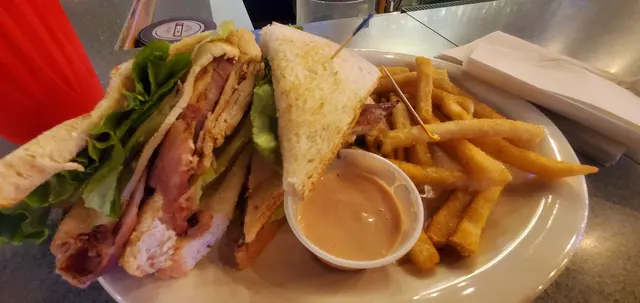 Shamrocks Cocktail Bar — customer photo 11