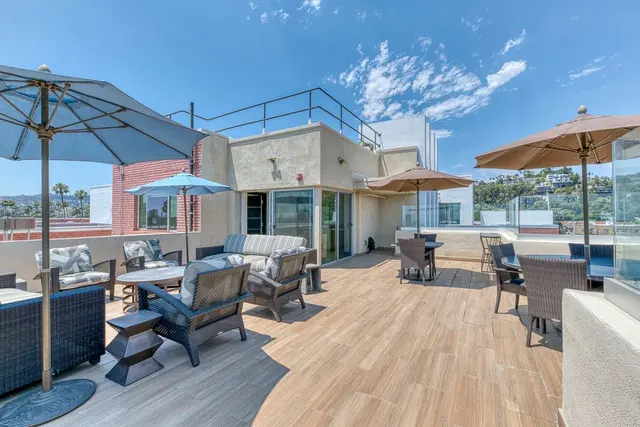 Hollywood Hills Senior Living — photo from the business 8