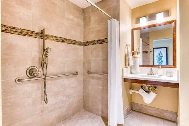 Hollywood Hills Senior Living — photo from the business 12